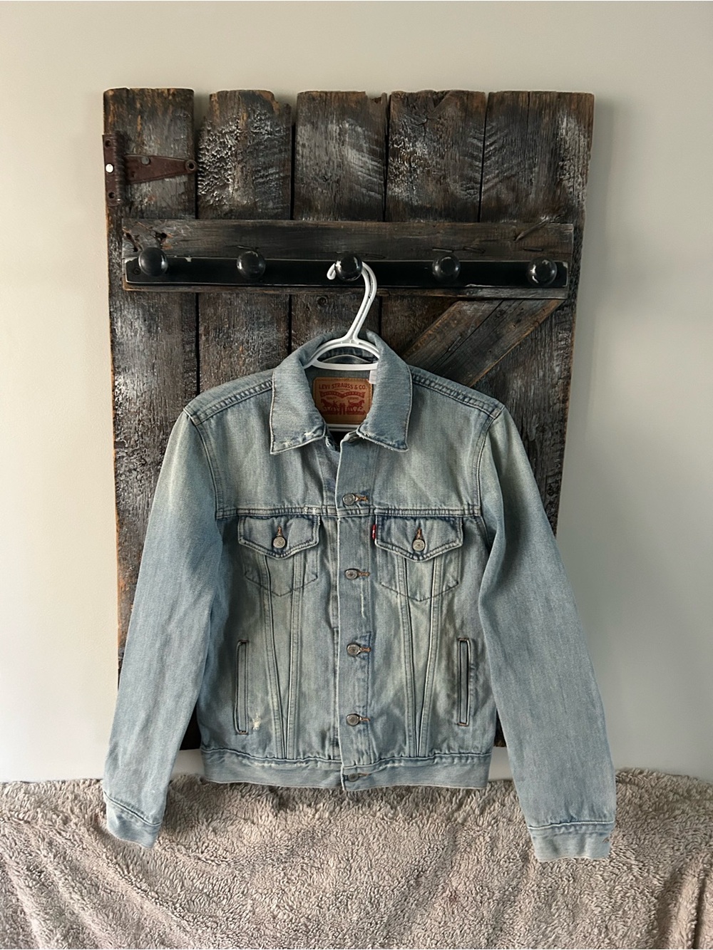 Men's Levi's Light Blue Denim Jacket - Classic Men's Trucker Style